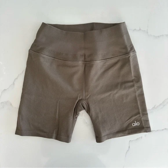 Alo Yoga Seamless Ribbed Favorite Short - 5” - Olive Tree - Size S - Picture 3 of 9